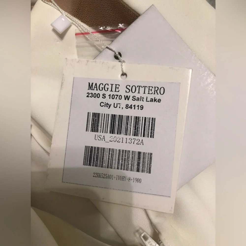 Brand new with tags Maggie Sottero size 8 wedding dress - Picture 5 of 5